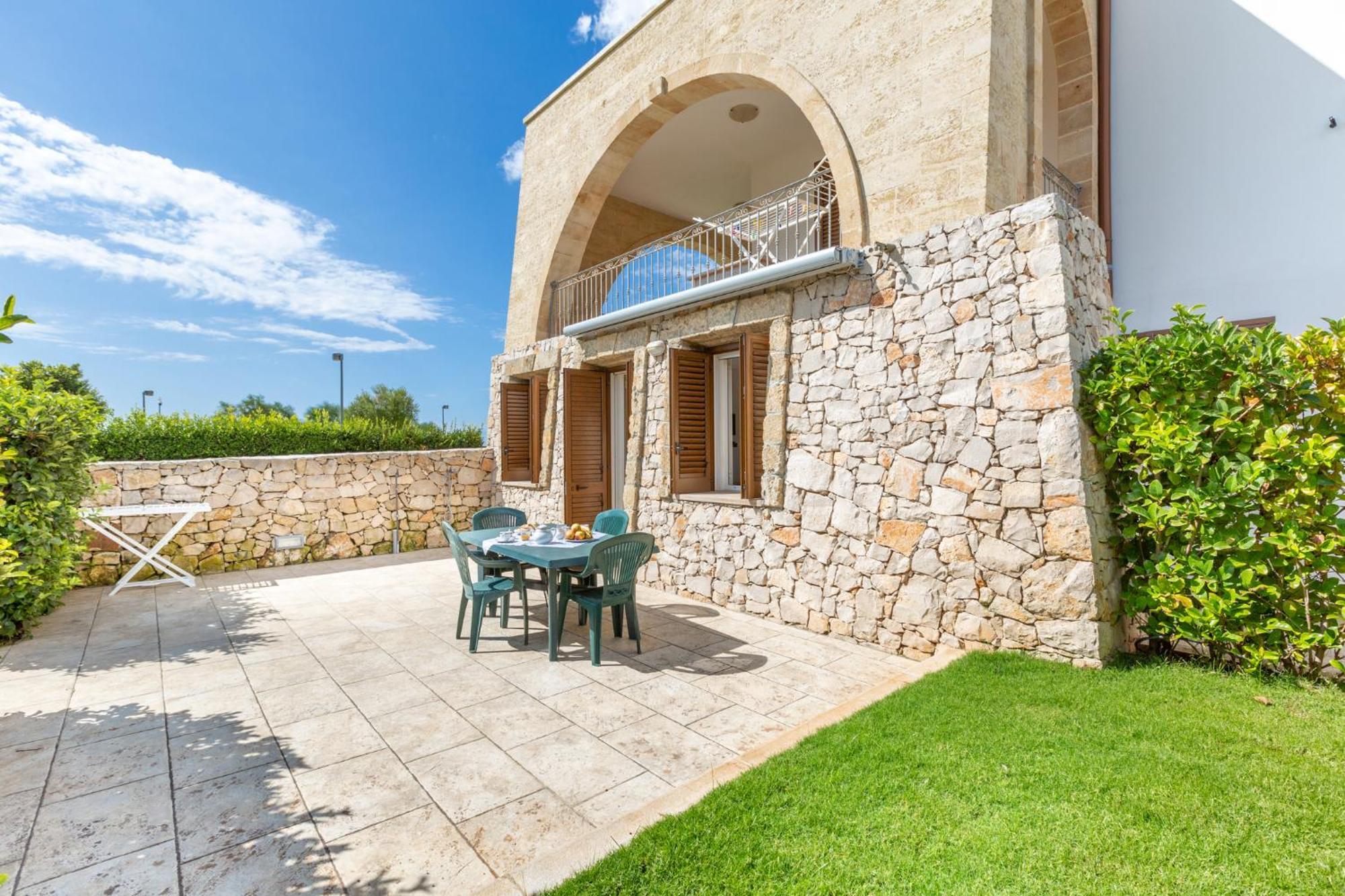 Gli Archi Family Residence Torre Pali Esterno foto