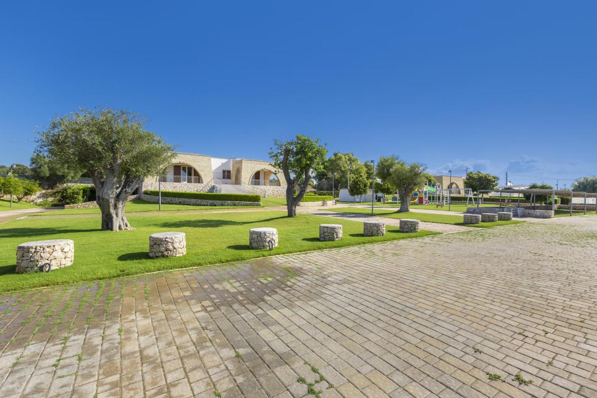 Gli Archi Family Residence Torre Pali Esterno foto