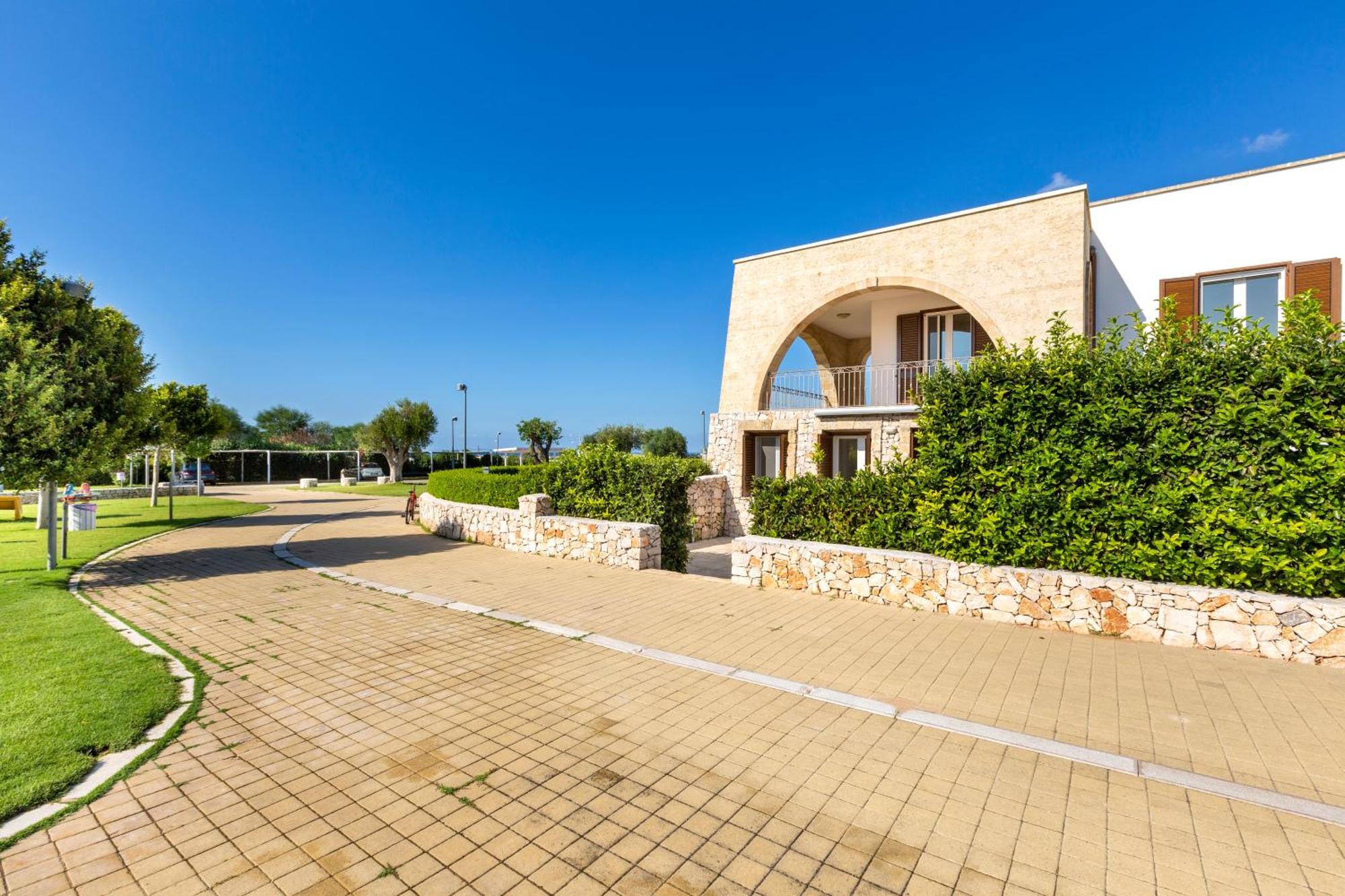 Gli Archi Family Residence Torre Pali Esterno foto